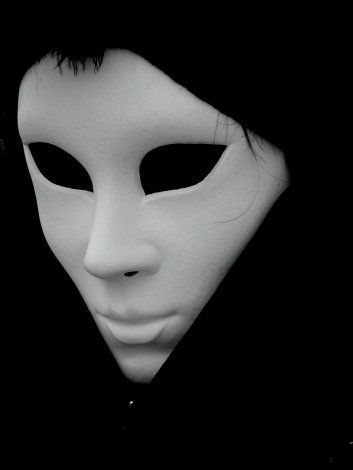 La maschera e la verità